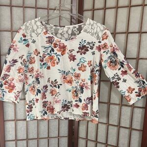 Garnet Hill Floral Lace Blouse in Cream and Orange Cropped PTP 22 inches.